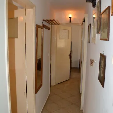 Traditional Summer House In Marmari Holiday home