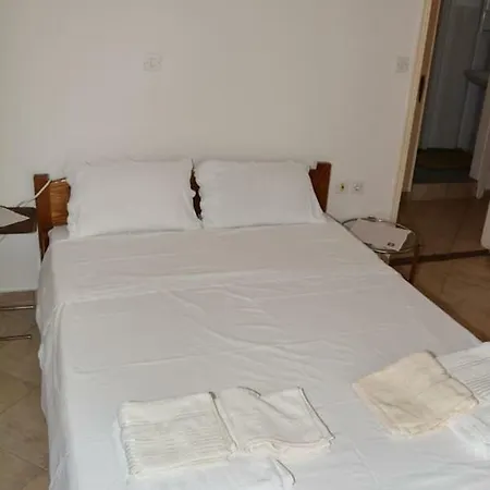 Traditional Summer House In Marmari Holiday home