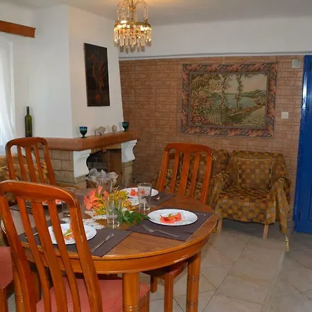 Traditional Summer House In Marmari Holiday home