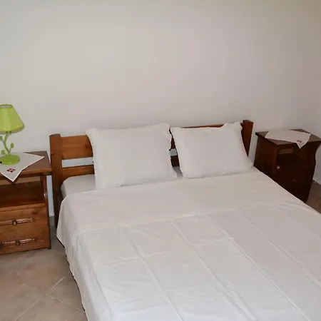 Traditional Summer House In Marmari Feriehus