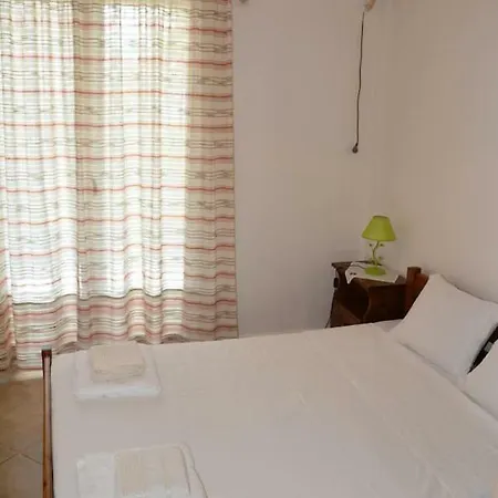 Traditional Summer House In Marmari Holiday home *